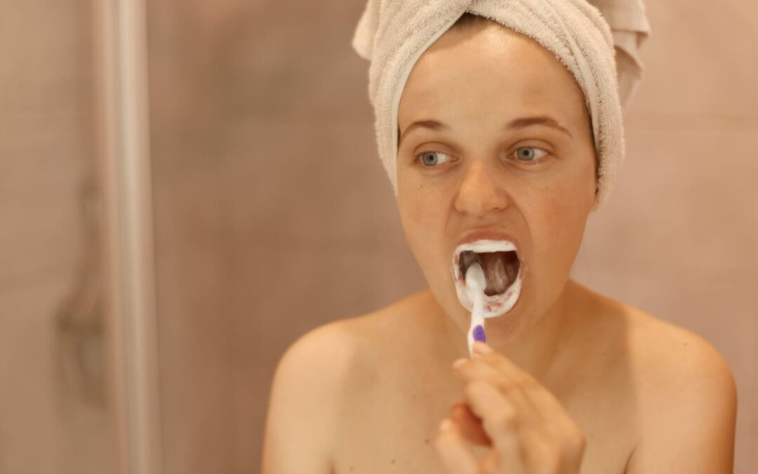 ¿Por qué es importante cepillarse la lengua?